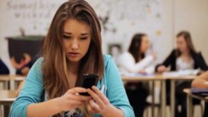 How do you know if your child is exposed to cyberbullying?