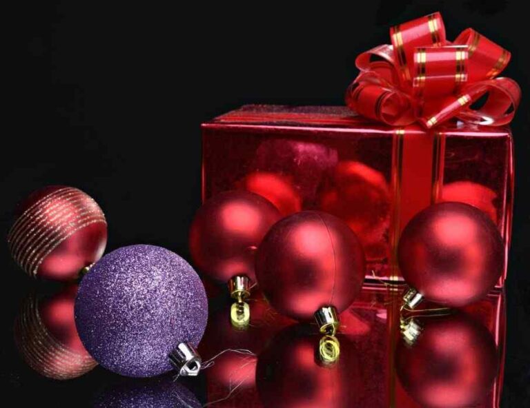 8 Exceptional Christmas Box Ideas to Delight Your Loved Ones