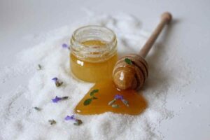 Benefits and Advantages of Using Honey in Cosmetics