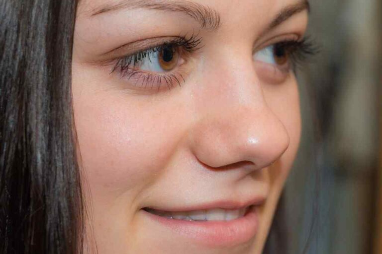How to Grow Eyelashes Naturally | Natural Remedies To Grow Eyelashes