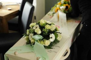 An Etiquette Guide for Choosing and Sending Sympathy Flowers