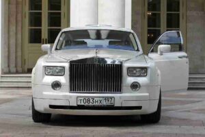 Reasons to Consider a White Rolls Royce Rental